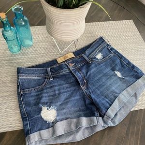 Hollister Jean short w 29 size 9 low rise 4”inseam